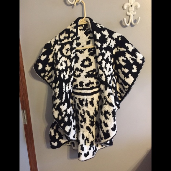 JohnPaulRichard BlackWhite Sweater Cardigan Vest - Picture 1 of 2